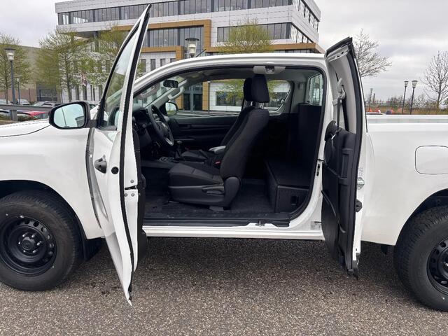 Toyota HI-LUX Hilux 2.4 D-4D Comfort 4x4 1.5Cab NIEUW 3500KG Trekhaak BPM VRIJ