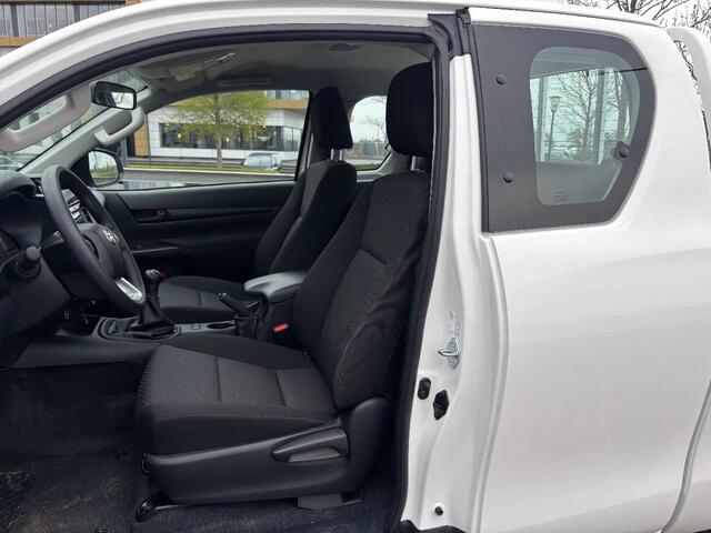Toyota HI-LUX Hilux 2.4 D-4D Comfort 4x4 1.5Cab NIEUW 3500KG Trekhaak BPM VRIJ