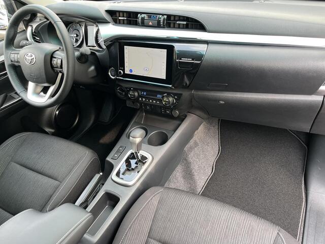Toyota HI-LUX HiLux 2.4 D-4D Xtra Cab Professional | Trekhaak | Navigatie | Parkeersensoren | Licht metalen velgen |