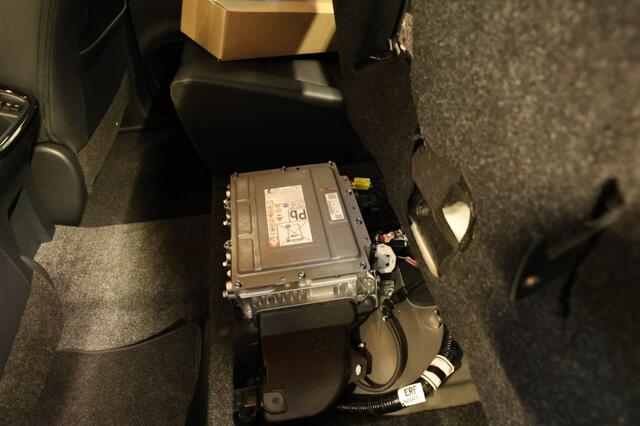 Toyota HI-LUX 2.8 D-4D DUBBEL CABIN INVINCIBLE HYBRIDE 48V A/T