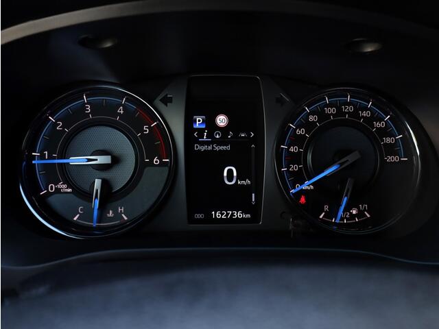 Toyota HI-LUX 2.8 D-4D Xtra Cab Invincible | Leder | Dealer onderhouden
