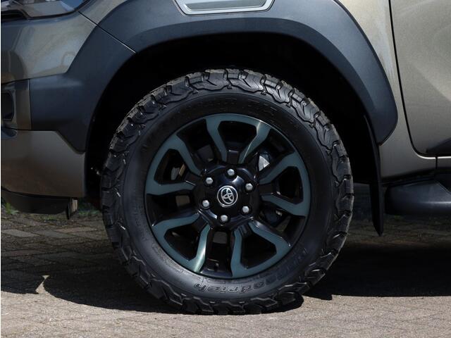 Toyota HI-LUX 2.8 D-4D Xtra Cab Invincible | Leder | Dealer onderhouden