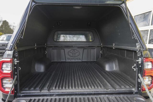 Toyota HI-LUX HiLux 2.8 D-4D Xtra Cab Invincible