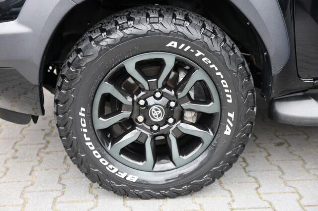 Toyota HI-LUX 2.8 D-4D X-TRA CAB INVINCIBLE A/T VAN