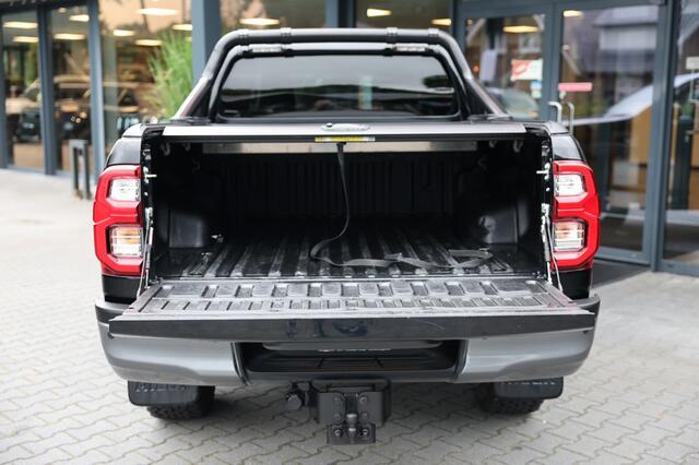 Toyota HI-LUX 2.8 D-4D X-TRA CAB INVINCIBLE A/T VAN