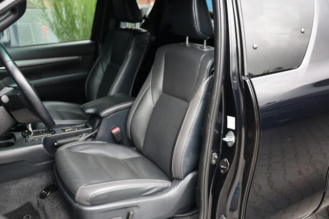 Toyota HI-LUX 2.8 D-4D X-TRA CAB INVINCIBLE A/T VAN