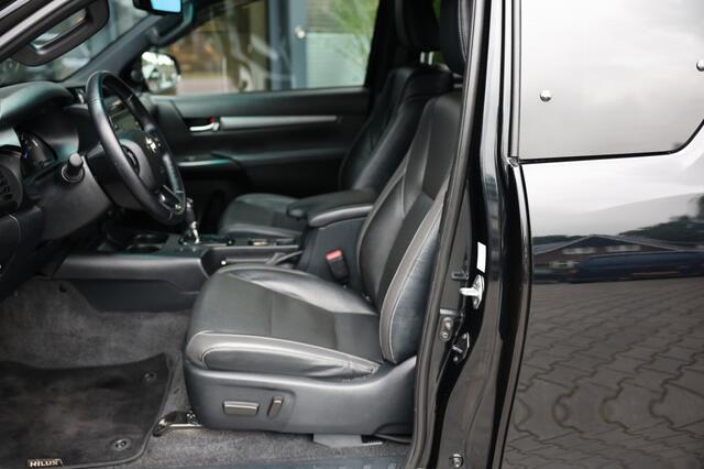 Toyota HI-LUX 2.8 D-4D X-TRA CAB INVINCIBLE A/T VAN