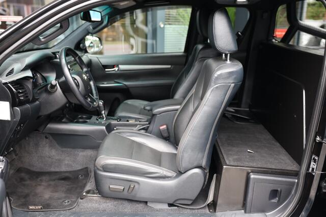 Toyota HI-LUX 2.8 D-4D X-TRA CAB INVINCIBLE A/T VAN