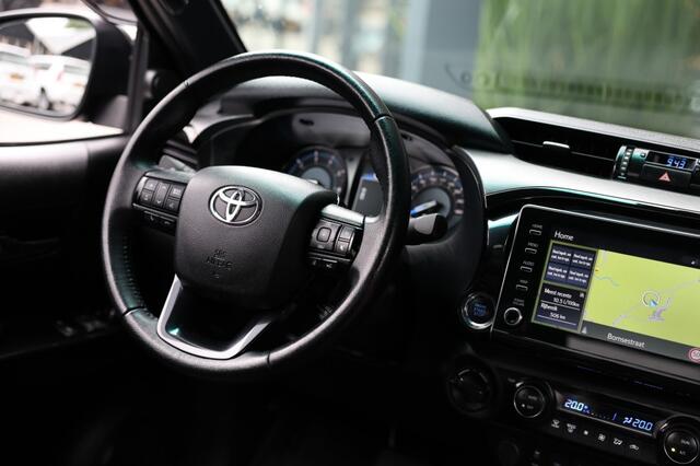 Toyota HI-LUX 2.8 D-4D X-TRA CAB INVINCIBLE A/T VAN