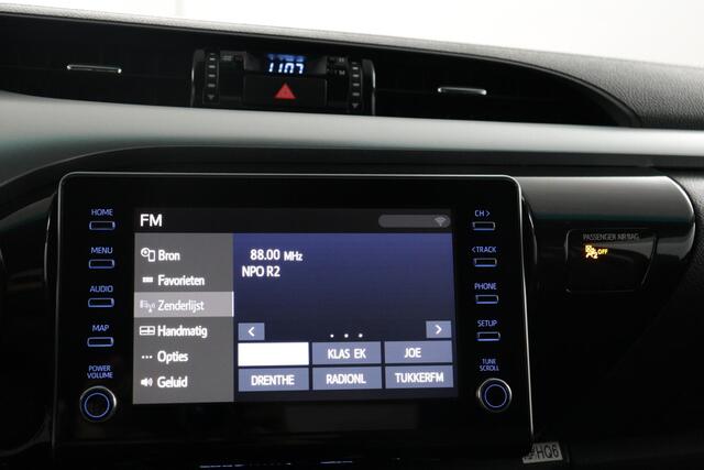 Toyota HI-LUX HiLux 2.4 D-4D Xtra Cab Professional | Apple CarPlay, Android Auto | Parkeercamera | Rollbar RVS |