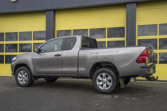 Toyota HI-LUX HiLux 2.4 D-4D-F Xtra Cab Professional Navi