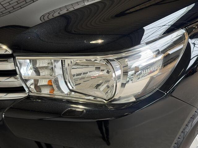 Toyota HI-LUX HiLux 2.4 D-4D-F Double Cab Invincible Van