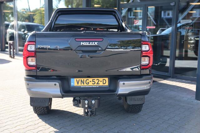 Toyota HI-LUX 2.8 D-4D X-TRA CAB INVINCIBLE A/T 4WD VAN