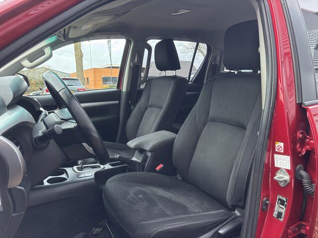 Toyota HI-LUX HiLux 2.4 D-4D-F Double Cab Professional | Automaat | Trekhaak | Stoelverwarming | Parkeer Camera