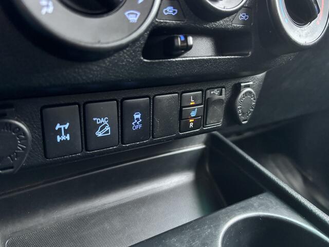 Toyota HI-LUX HiLux 2.4 D-4D-F Double Cab Professional | Automaat | Trekhaak | Stoelverwarming | Parkeer Camera