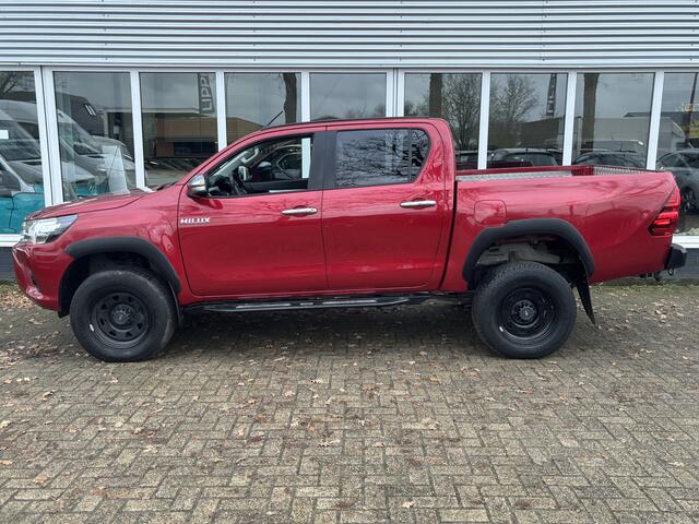 Toyota HI-LUX HiLux 2.4 D-4D-F Double Cab Professional | Automaat | Trekhaak | Stoelverwarming | Parkeer Camera