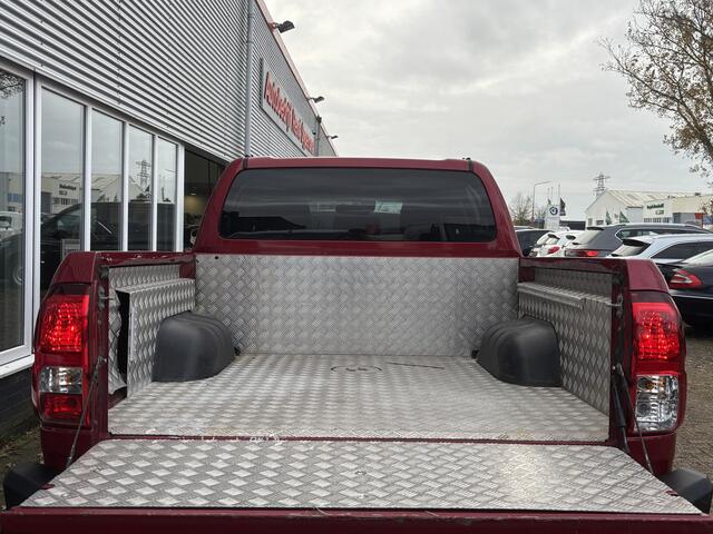 Toyota HI-LUX HiLux 2.4 D-4D-F Double Cab Professional | Automaat | Trekhaak | Stoelverwarming | Parkeer Camera