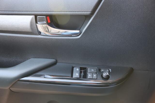 Toyota HI-LUX 2.4 D-4D X-TRA CAB INVINCIBLE A/T 4WD VAN MARGE ( BTW +BPM IS BETAALD )