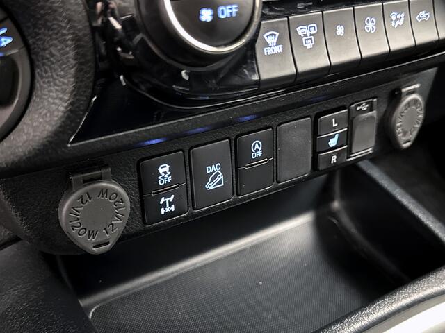 Toyota HI-LUX HiLux 2.4 D-4D Xtra Cab Professional Toneau cover 4x4 3.5t trekhaak Navigatie Stoelverwarming