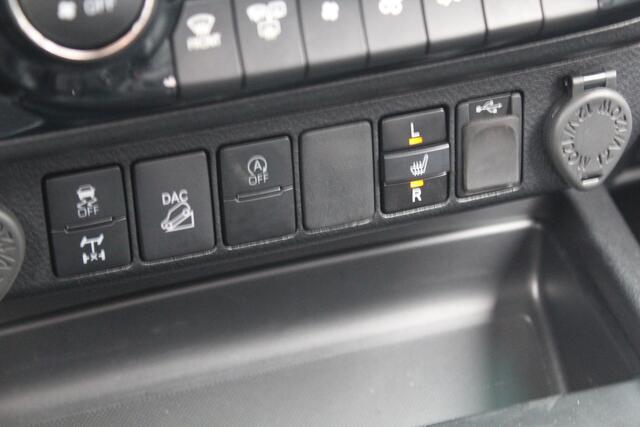 Toyota HI-LUX HiLux 2.8 D-4D Xtra Cab Invincible 4WD Automaat | Rijklaar | Trekhaak | Leder | Stoelverw. | LED | Apple/Android | Keyless | Parkeersens. v+a