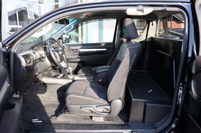 Toyota HI-LUX 2.4 D-4D X-TRA CAB PROFESSIONAL A/T 4WD VAN