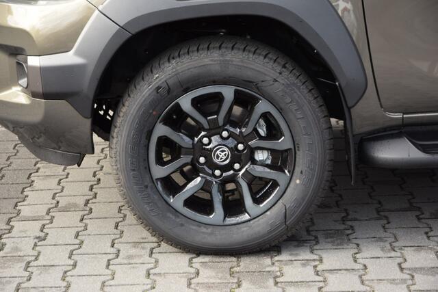 Toyota HI-LUX 2.8 D-4D X-TRA CAB INVINCIBLE A/T VAN