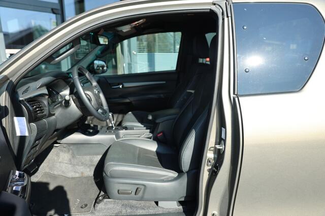 Toyota HI-LUX 2.8 D-4D X-TRA CAB INVINCIBLE A/T 4WD VAN