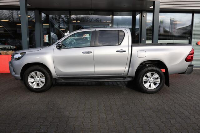 Toyota HI-LUX 2.4 D-4D DUBBEL CABIN PROFESSIONAL A/T 2 ZITS 4WD VAN