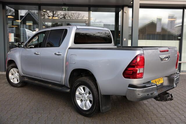 Toyota HI-LUX 2.4 D-4D DUBBEL CABIN PROFESSIONAL A/T 2 ZITS 4WD VAN