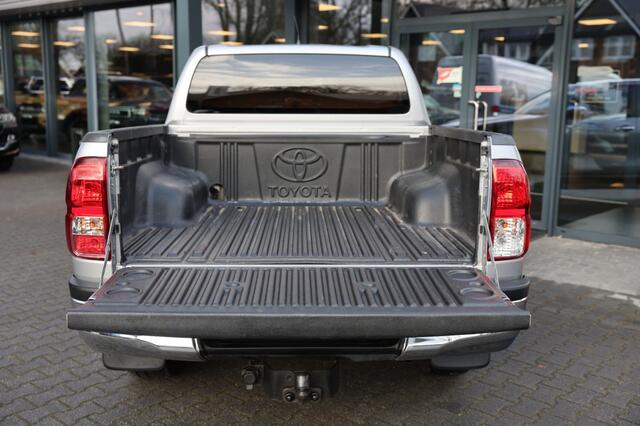 Toyota HI-LUX 2.4 D-4D DUBBEL CABIN PROFESSIONAL A/T 2 ZITS 4WD VAN