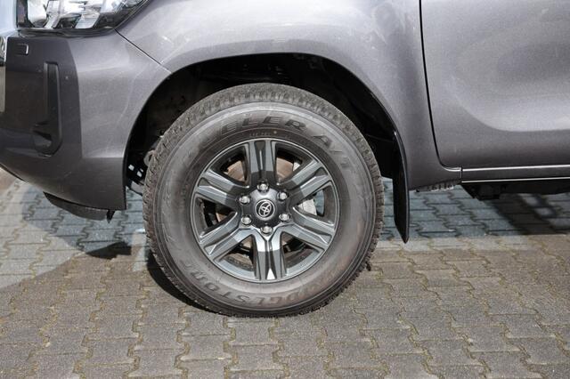 Toyota HI-LUX 2.4 D-4D DUBBEL CABIN PROFESSIONAL A/T 2 ZITS 4WD VAN
