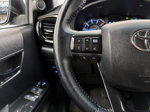 Toyota HI-LUX HiLux 2.8 D-4D Xtra Cab Invincible 204pk Adaptieve cruisecontrol Trekhaak Navigatie Camera Stoelverwarming