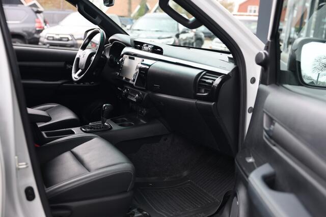 Toyota HI-LUX 2.8 D-4D DUBBEL CABIN INVINCIBLE BE TREKKER 5 SITZ A/T 4WD VAN