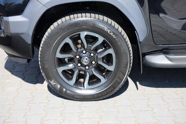 Toyota HI-LUX 2.8 D-4D DUBBEL CABINE INVINCIBLE A/T 4WD 2 ZITS VAN