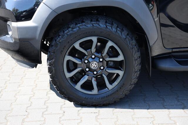 Toyota HI-LUX 2.8 D-4D DUBBEL CABINE INVINCIBLE A/T 4WD 2 ZITS VAN