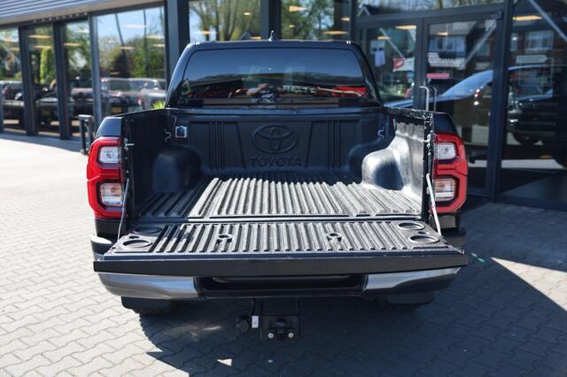 Toyota HI-LUX 2.8 D-4D DUBBEL CABINE INVINCIBLE A/T 4WD 2 ZITS VAN
