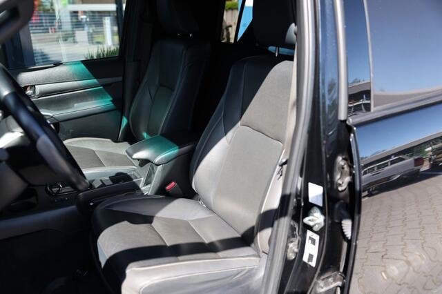 Toyota HI-LUX 2.8 D-4D DUBBEL CABINE INVINCIBLE A/T 4WD 2 ZITS VAN