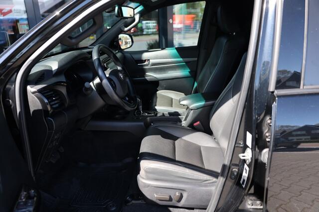 Toyota HI-LUX 2.8 D-4D DUBBEL CABINE INVINCIBLE A/T 4WD 2 ZITS VAN