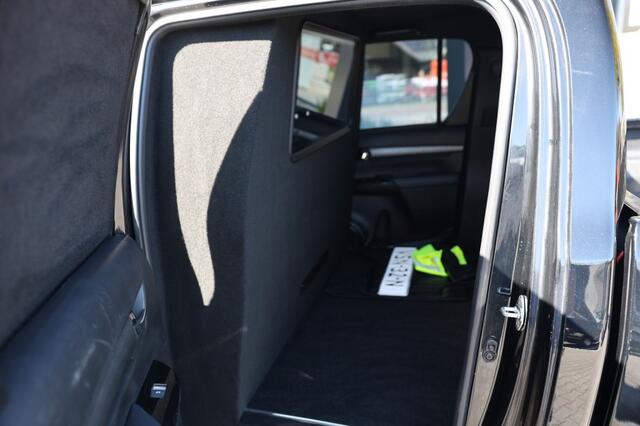 Toyota HI-LUX 2.8 D-4D DUBBEL CABINE INVINCIBLE A/T 4WD 2 ZITS VAN