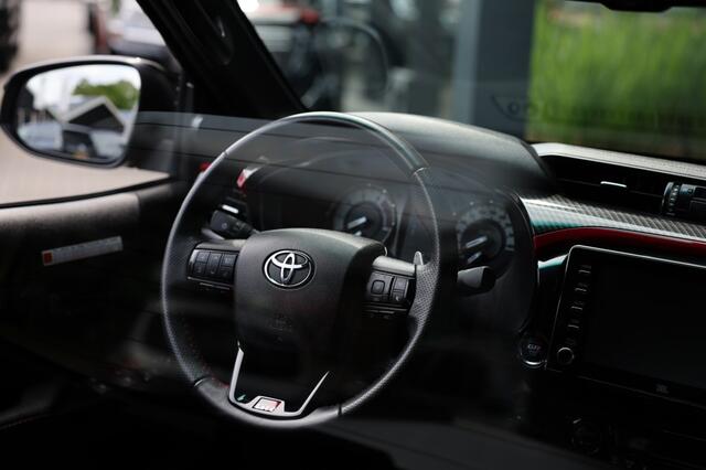 Toyota HI-LUX 2.8 D-4D DUBBEL CABIN GR SPORT A/T 2 ZITS 4WD VAN