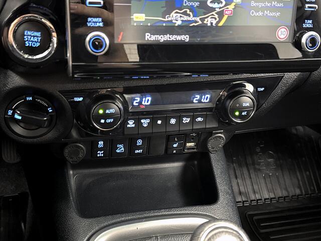 Toyota HI-LUX HiLux 2.8 D-4D Double Cab Professional 204pk Led Navigatie Camera 4x4 Stoelverwarming Lane assist