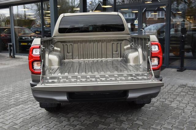 Toyota HI-LUX 2.8 D-4D DUBBEL CABIN 48V HYBRIDE INVINCIBLE A/T 4WD 2 ZITS VAN
