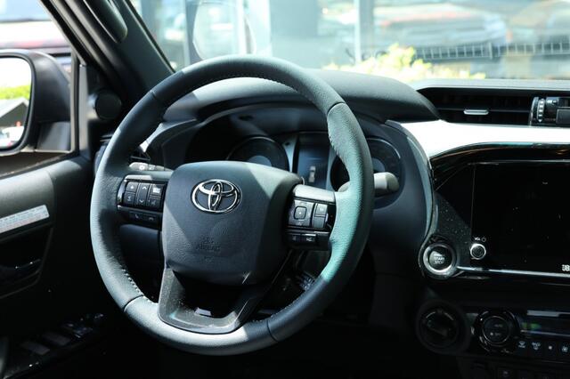Toyota HI-LUX 2.8 D-4D DUBBEL CABIN 48V HYBRIDE INVINCIBLE A/T 4WD 2 ZITS VAN
