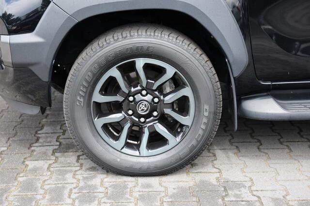 Toyota HI-LUX 2.8 D-4D X-TRA CAB INVINCIBLE A/T 4WD VAN