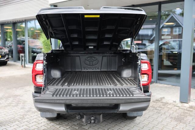Toyota HI-LUX 2.8 D-4D X-TRA CAB INVINCIBLE A/T 4WD VAN