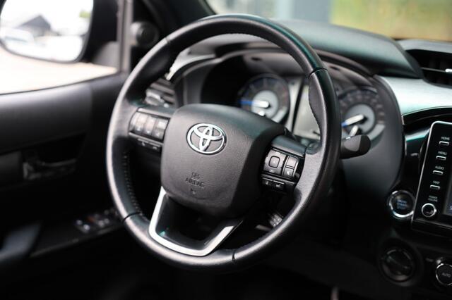Toyota HI-LUX 2.8 D-4D X-TRA CAB INVINCIBLE A/T 4WD VAN