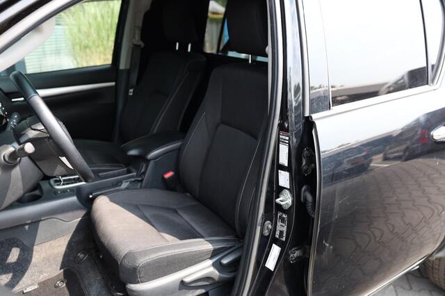 Toyota HI-LUX 2.8 D-4D DUBBEL CABIN PROFESSIONAL A/T 2 ZITS VAN 4WD
