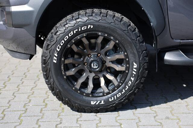 Toyota HI-LUX 2.8 D-4D X-TRA CAB INVINCIBLE A/T 4WD VAN