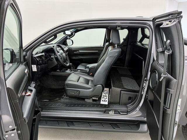 Toyota HI-LUX HiLux 2.8 D-4D Xtra Cab Invincible Leder Trekhaak 3.5t Navigatie Treeplanken Camera