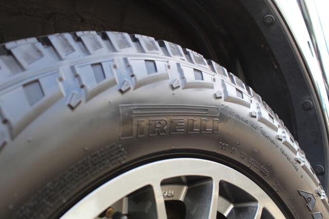 Toyota HI-LUX HiLux 2.4 D-4D-F 150Pk 4x4 | Grijs kenteken | RIVAL + MEER EXTRA OPTIES